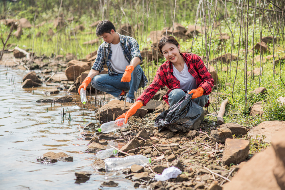 Help protect our natural resources by joining community volunteers for a river cleanup.​